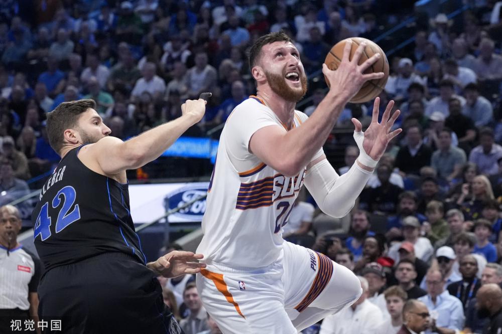 6月战国足！克鲁伊维特首秀1比5惨败，此前生涯只做过5个月主教练.