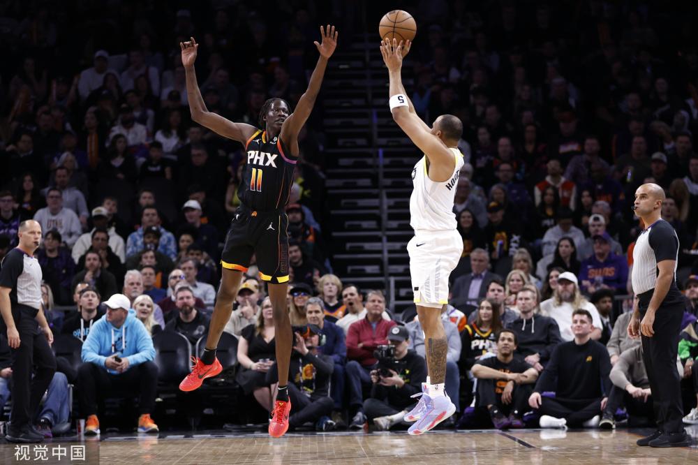 表现而闻名 表现而闻名